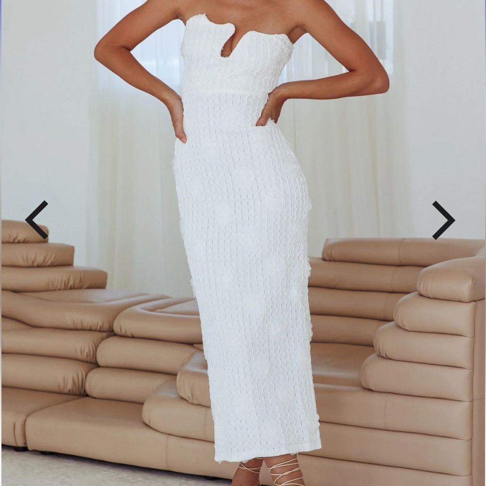 Elegant White Strapless Dress
